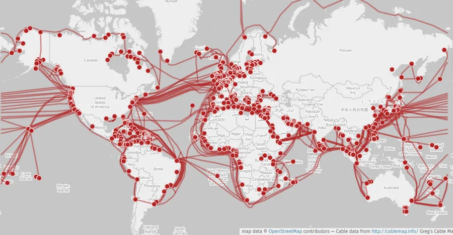 World map of undersea optical fiber cables connecting continents